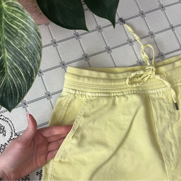 GAP Soft Yellow Drawstring Shorts with Relaxed Fit size small - Picture 3 of 7